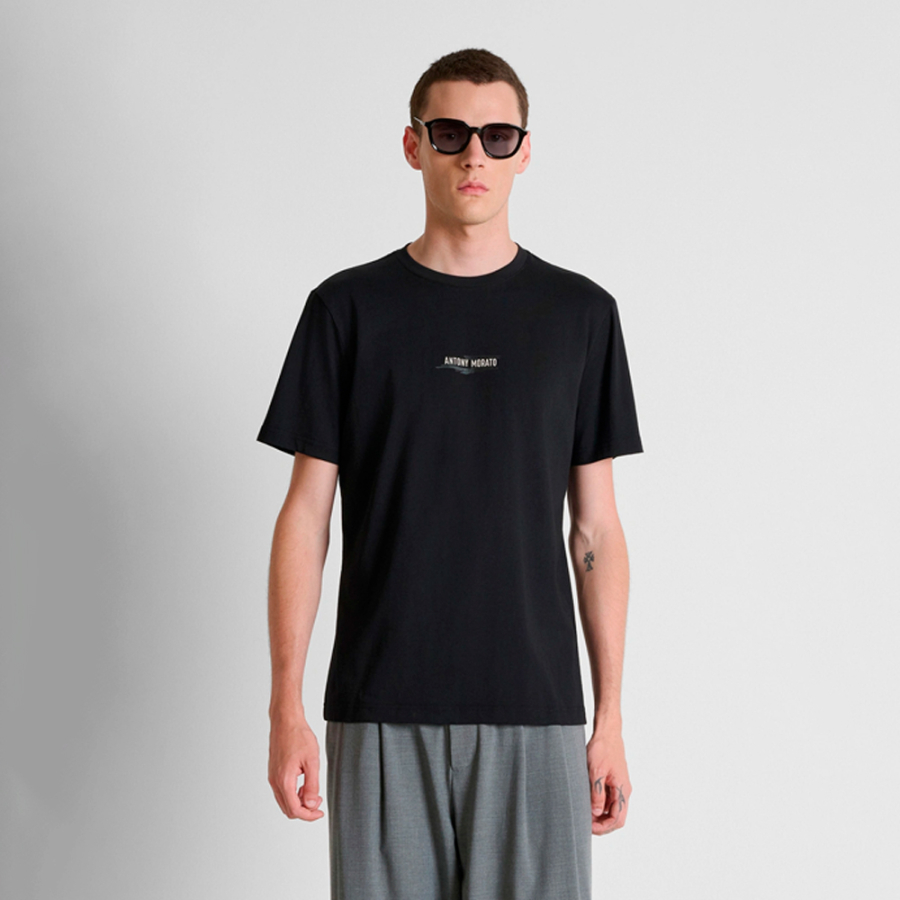 normal-geschnittenes-t-shirt-mit-aufdruck-auf-der-vorderseite normal-geschnittenes-t-shirt-mit-aufdruck-auf-der-vorderseite