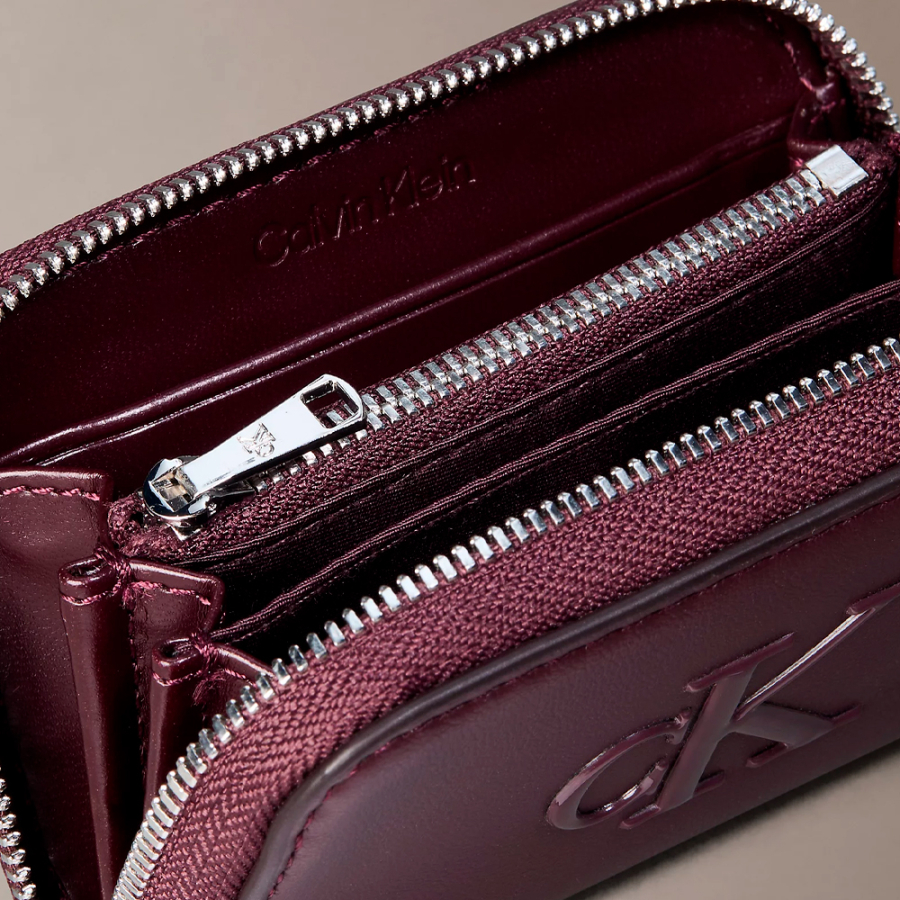 wallet-with-zip-around-the-perimeter-and-monogram