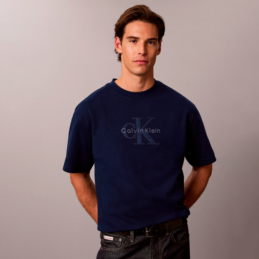 loose-fitting-t-shirt-with-logo-applique
