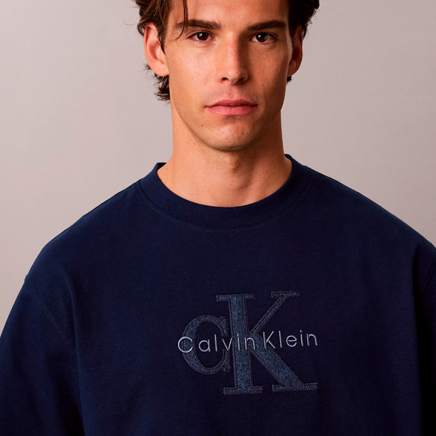 loose-fitting-t-shirt-with-logo-applique