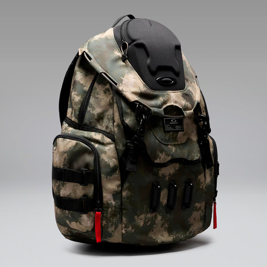 backpack-bathroom-sink