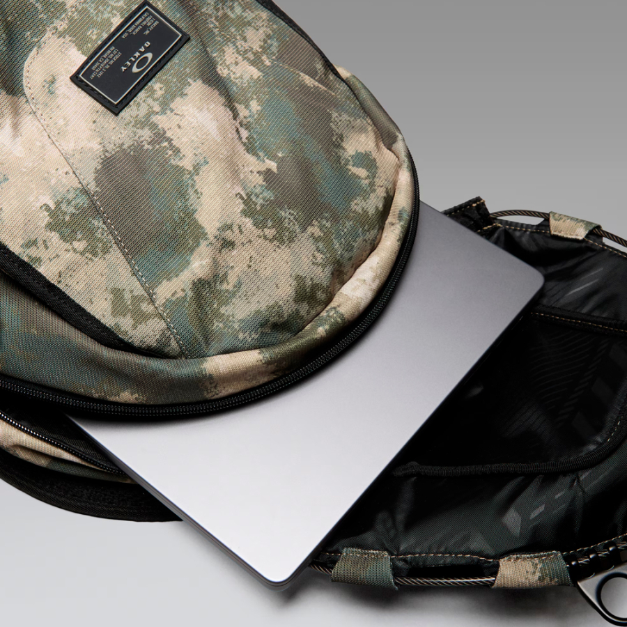 backpack-bathroom-sink