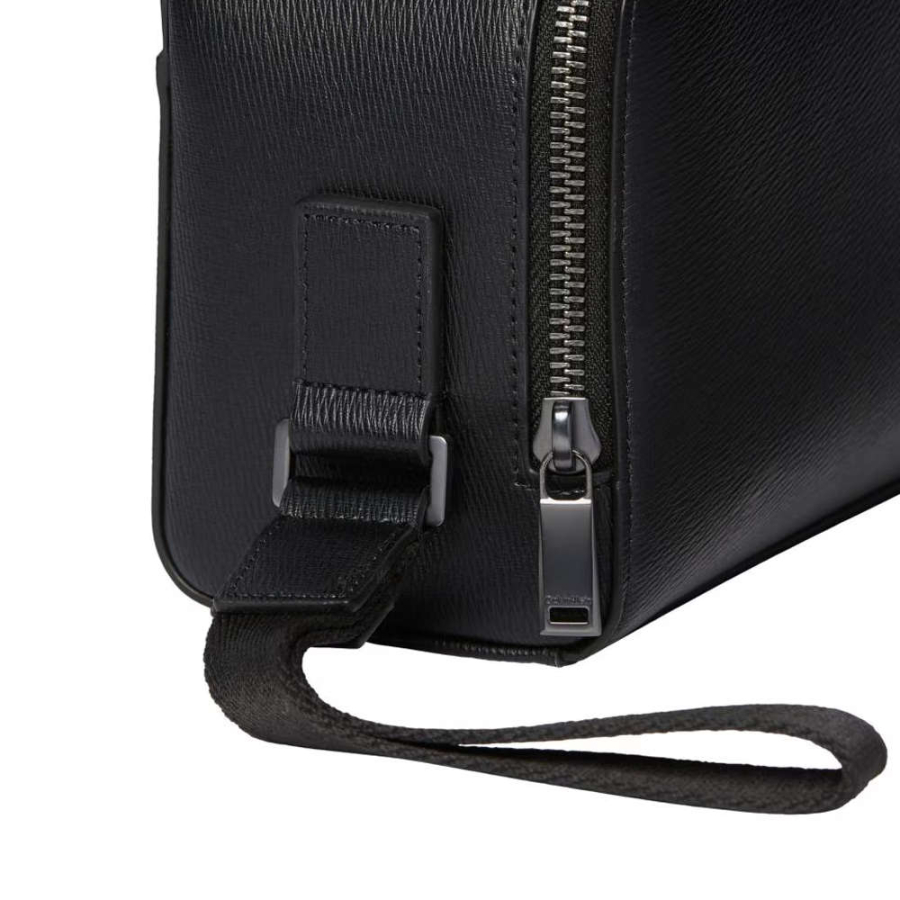 toiletry-bag-with-emblem