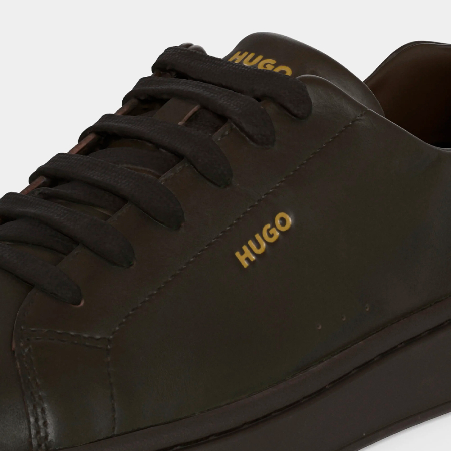 zapatillas-deportivas-de-piel-con-logo-en-tono-dorado