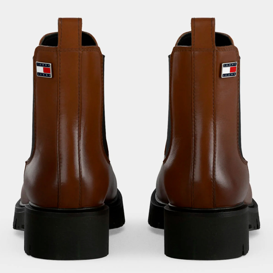leather-chelsea-boots-with-studs