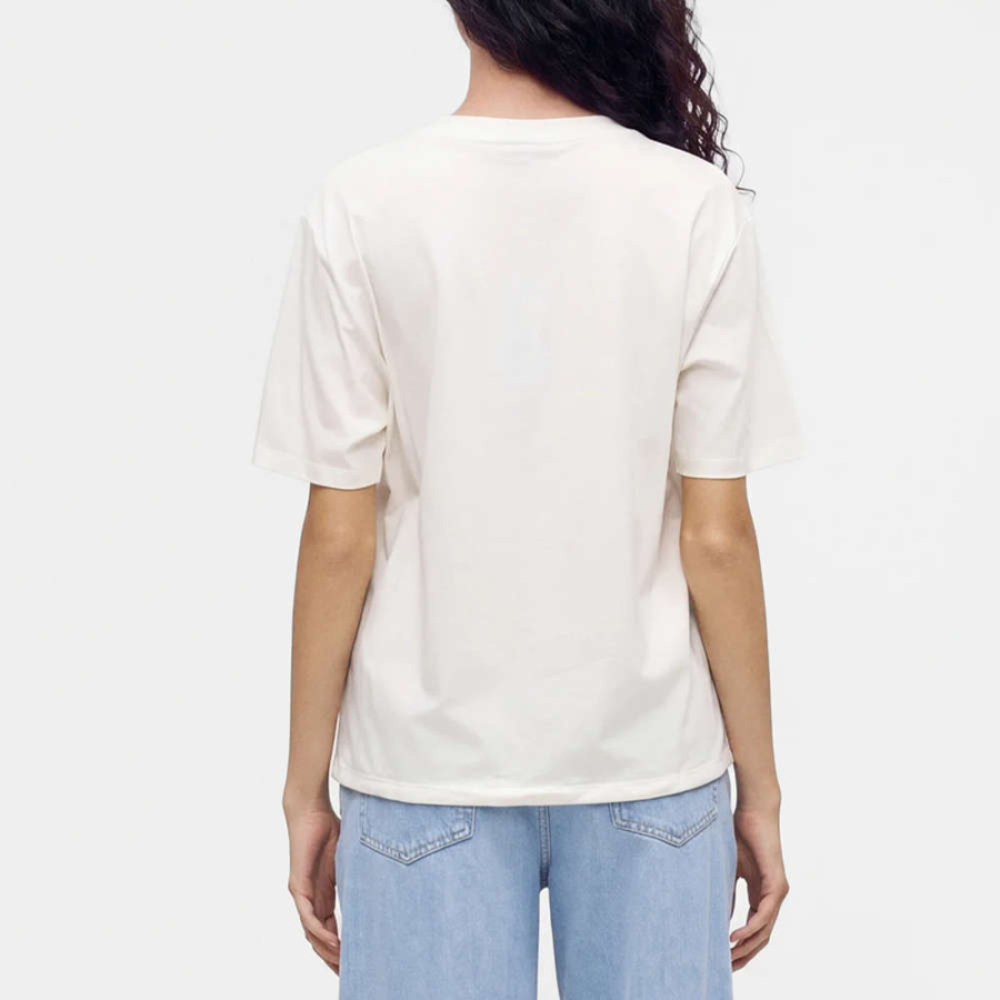 basic-t-shirt-with-brand-name basic-t-shirt-with-brand-name